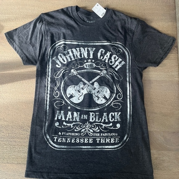 CASH Tops - NWT Johnny Cash Man In Black Guitar Music Shirt
